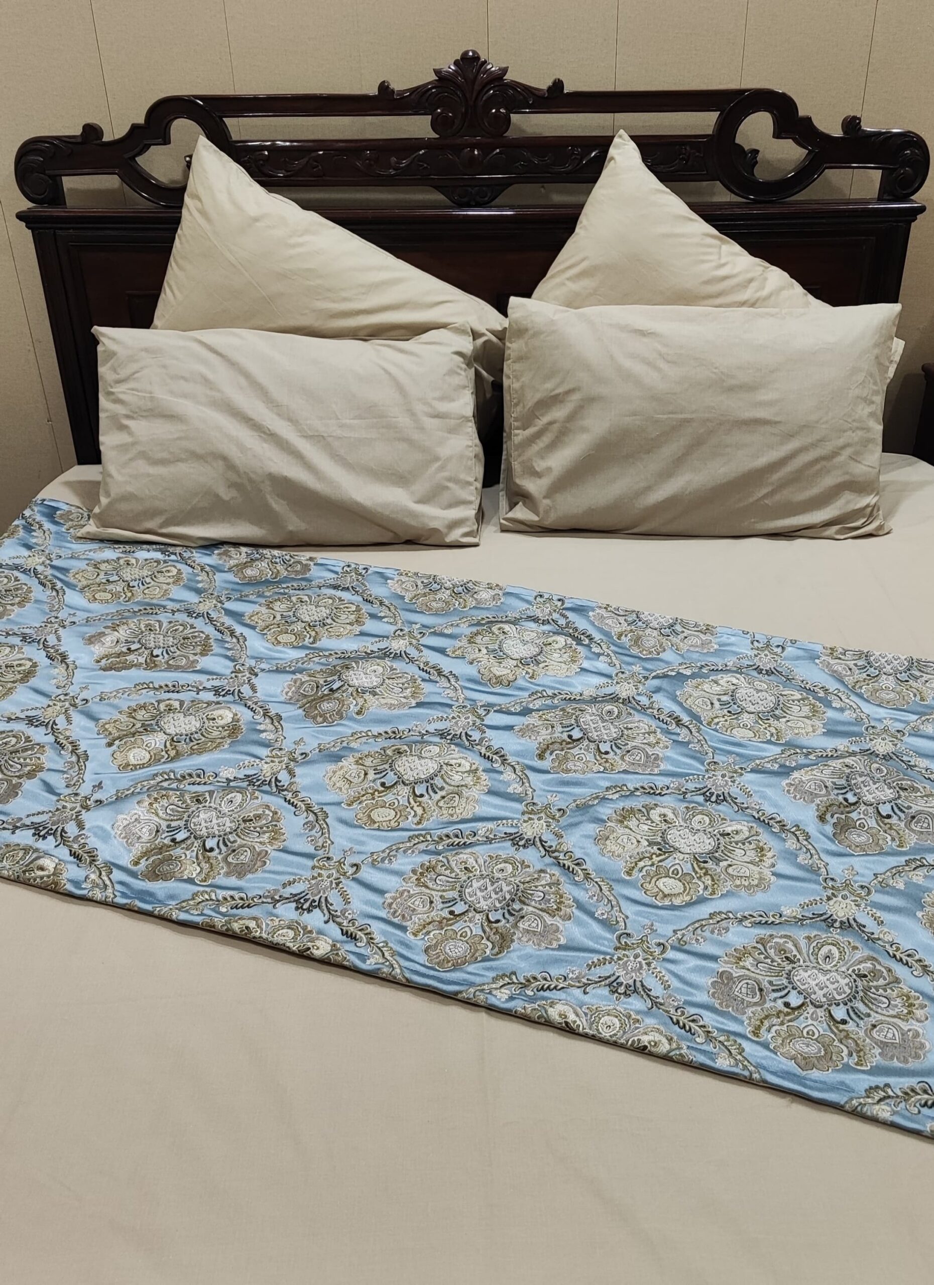 6-Piece Beige Pure Cotton Bedding Set with Embroidered Blue Silk Throw